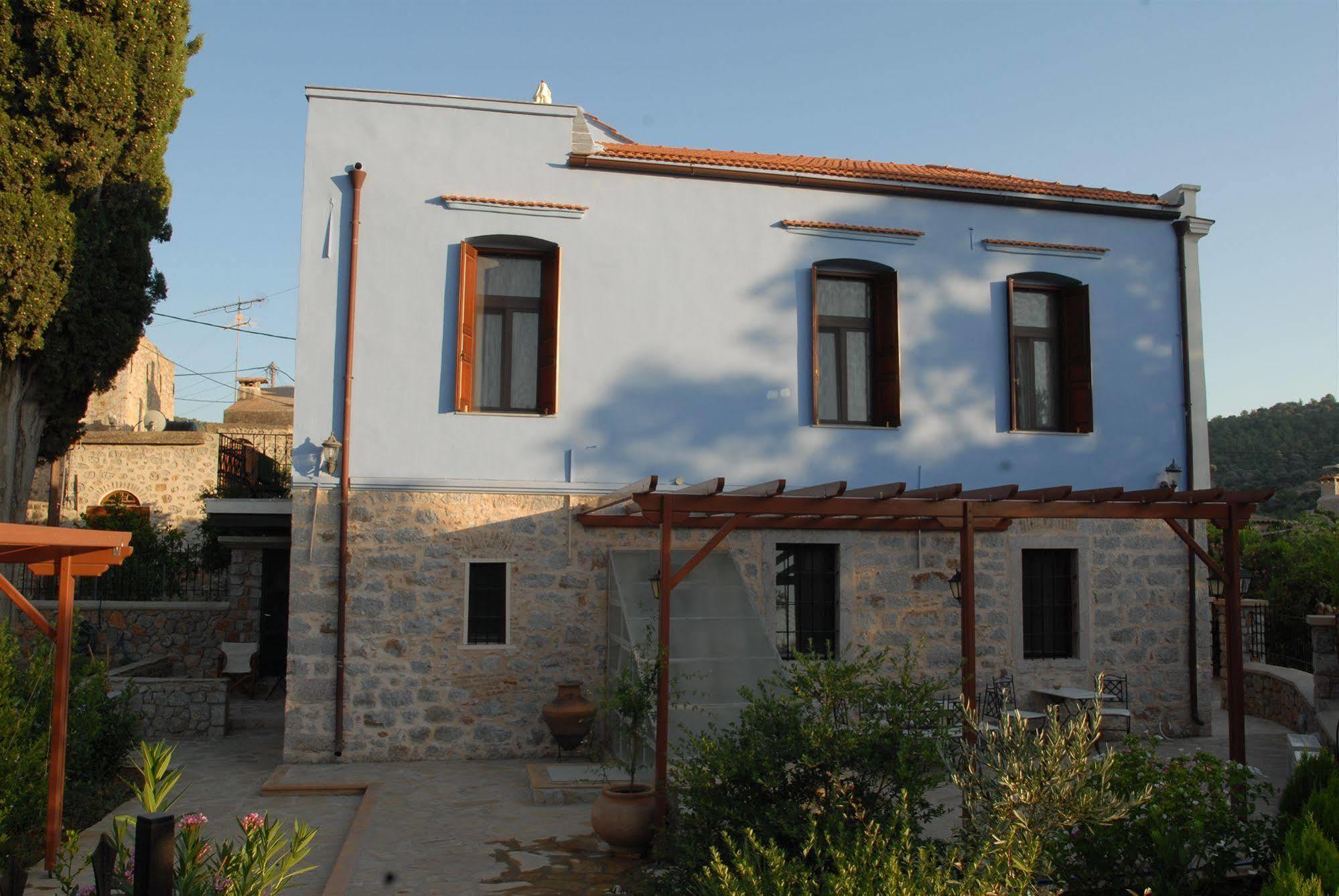 Traditional Hotel Ianthe Vessa Exterior photo