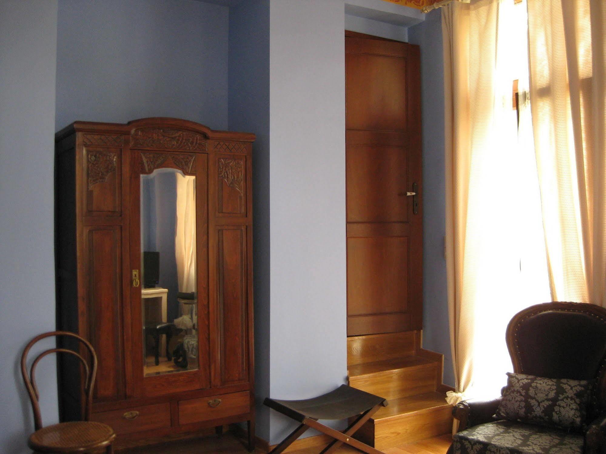 Traditional Hotel Ianthe Vessa Exterior photo