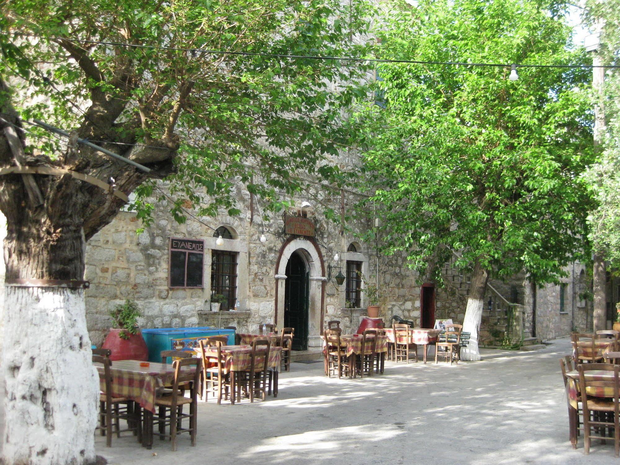 Traditional Hotel Ianthe Vessa Exterior photo