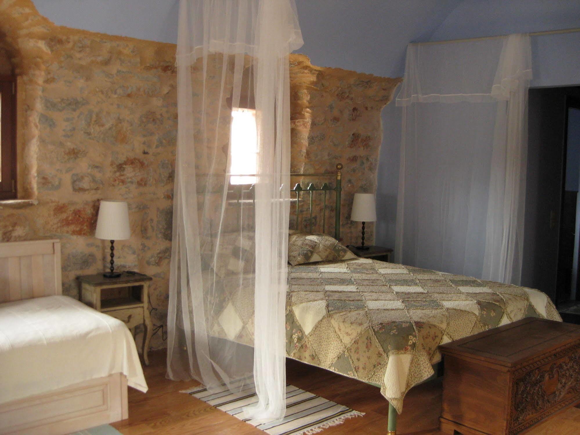 Traditional Hotel Ianthe Vessa Exterior photo